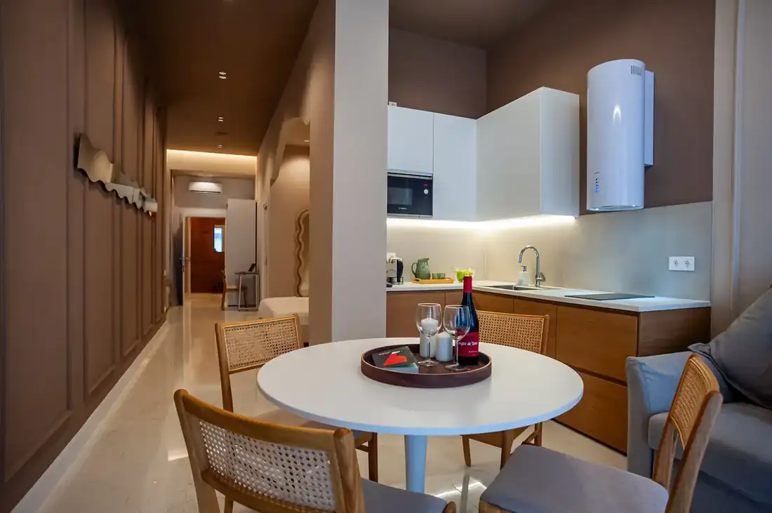 Hallway opening onto the kitchen