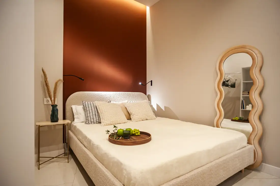 Second bedroom with terracotta wall
