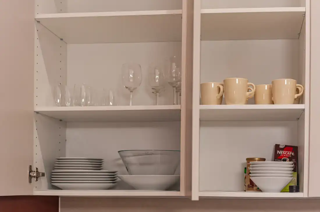 Glasses, mugs and plates