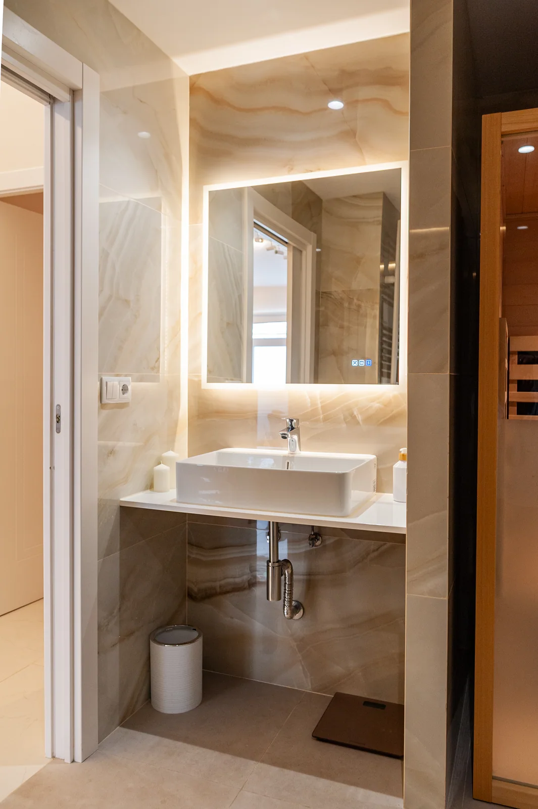 Onyx bathroom
